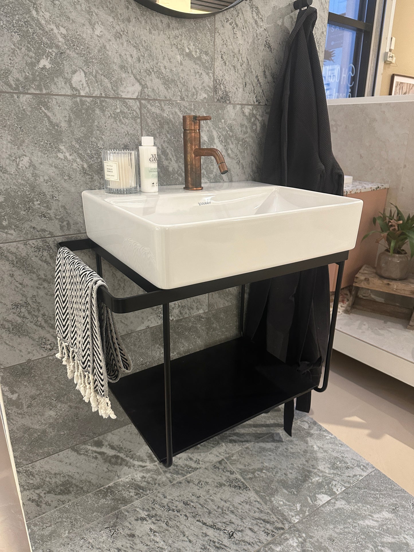 OUTLET Duravit badeværelsesmøbel 50x40cm , sort med porcelænsvask