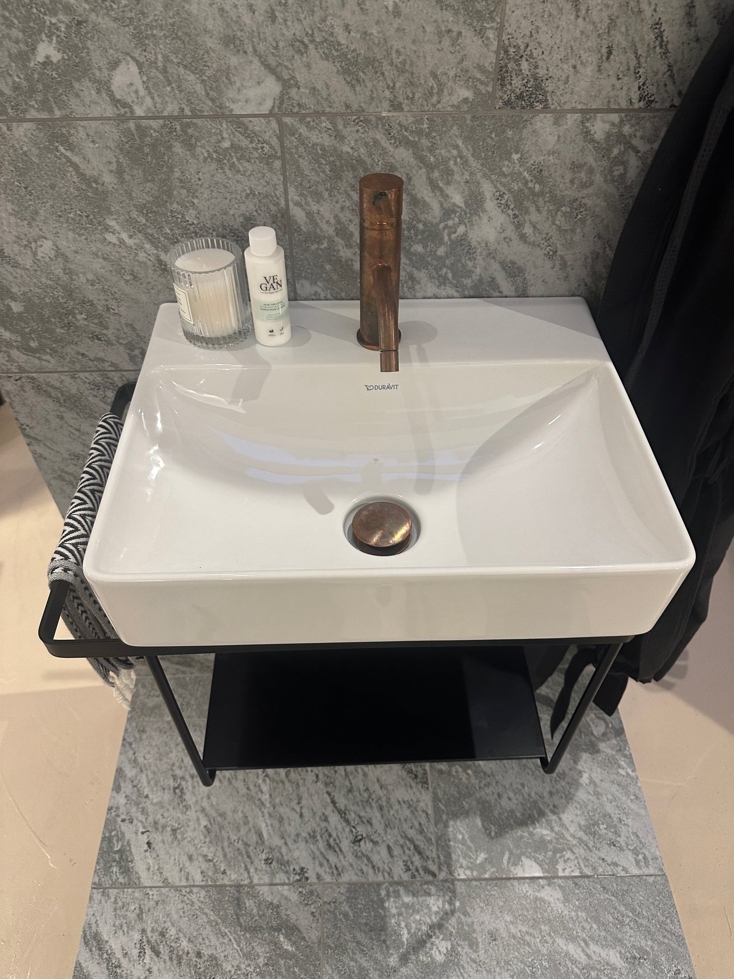 OUTLET Duravit badeværelsesmøbel 50x40cm , sort med porcelænsvask