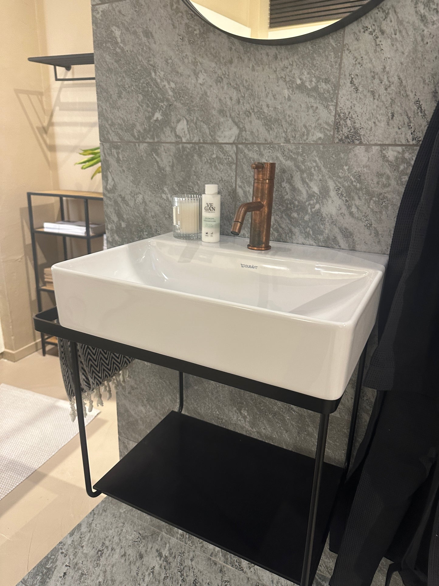 OUTLET Duravit badeværelsesmøbel 50x40cm , sort med porcelænsvask