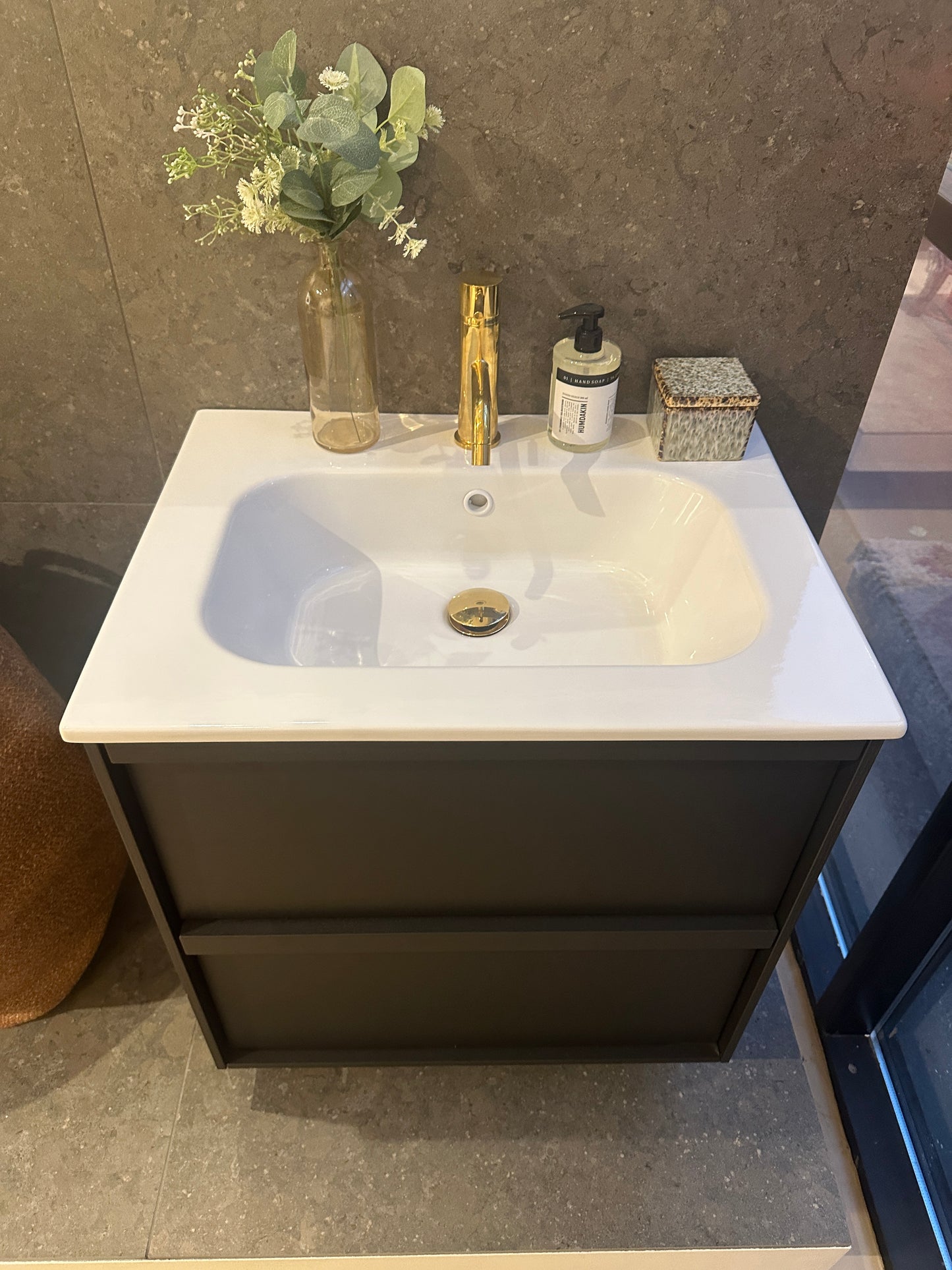 OUTLET H2 60cm, dark wood med porcelænsvask