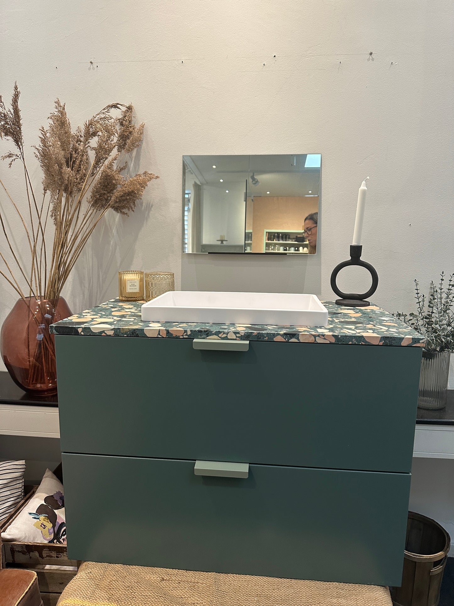 OUTLET H2 80cm, toniton green, terrazzo og solid surface