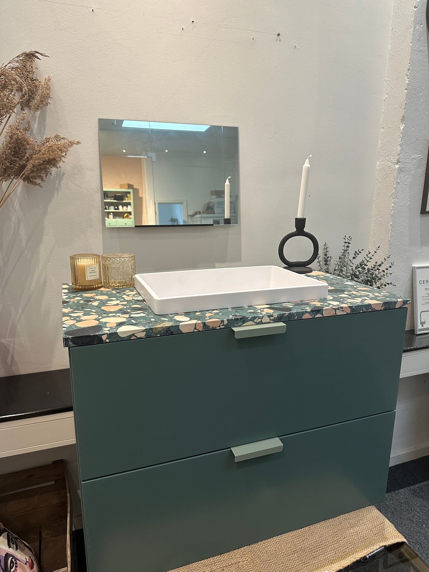 OUTLET H2 80cm, toniton green, terrazzo og solid surface