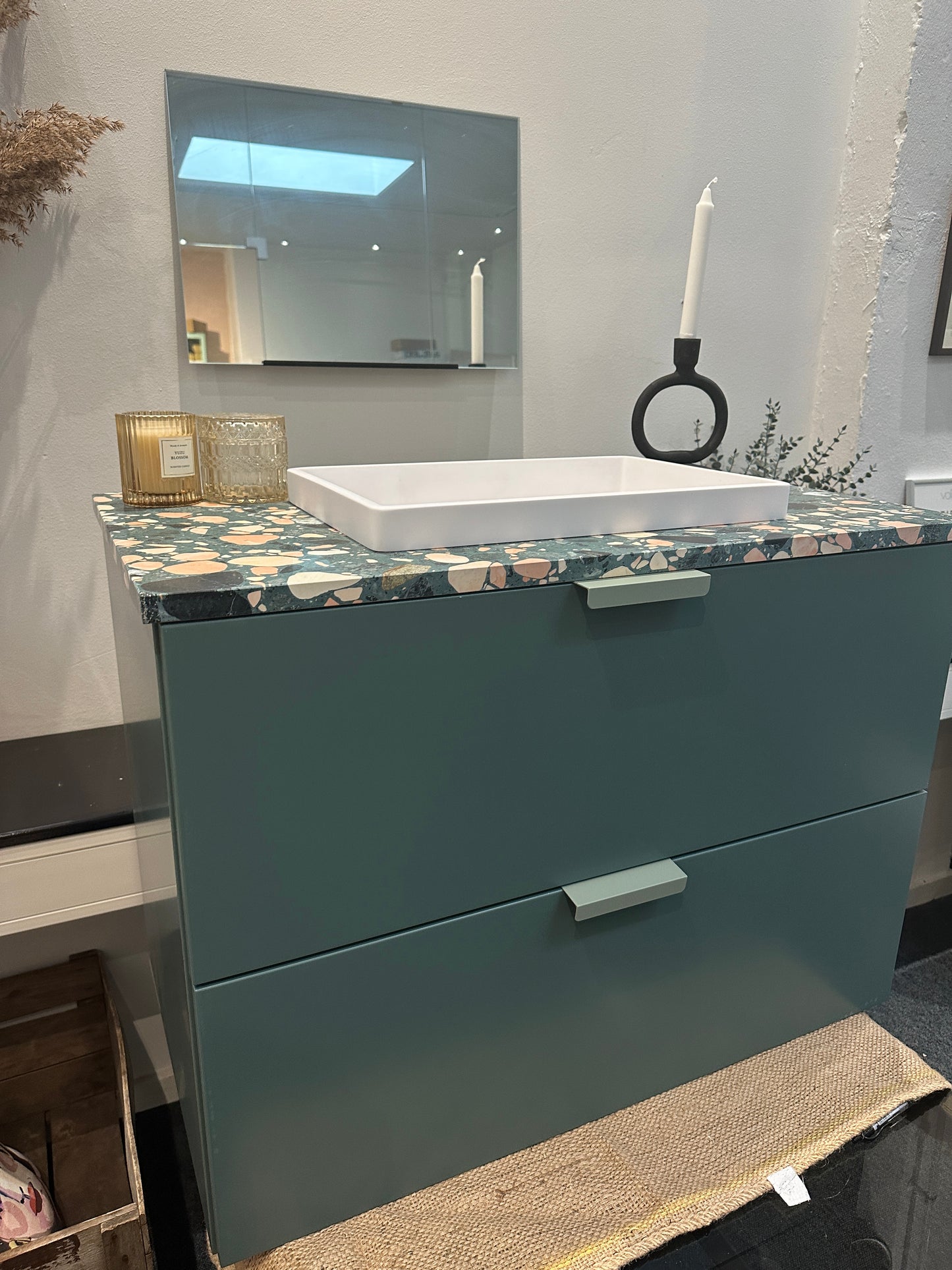 OUTLET H2 80cm, toniton green, terrazzo og solid surface
