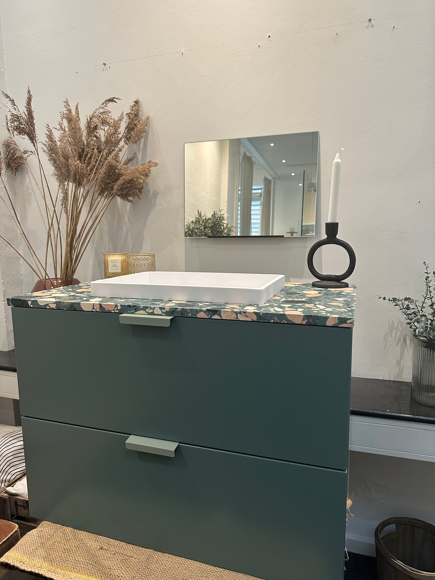OUTLET H2 80cm, toniton green, terrazzo og solid surface
